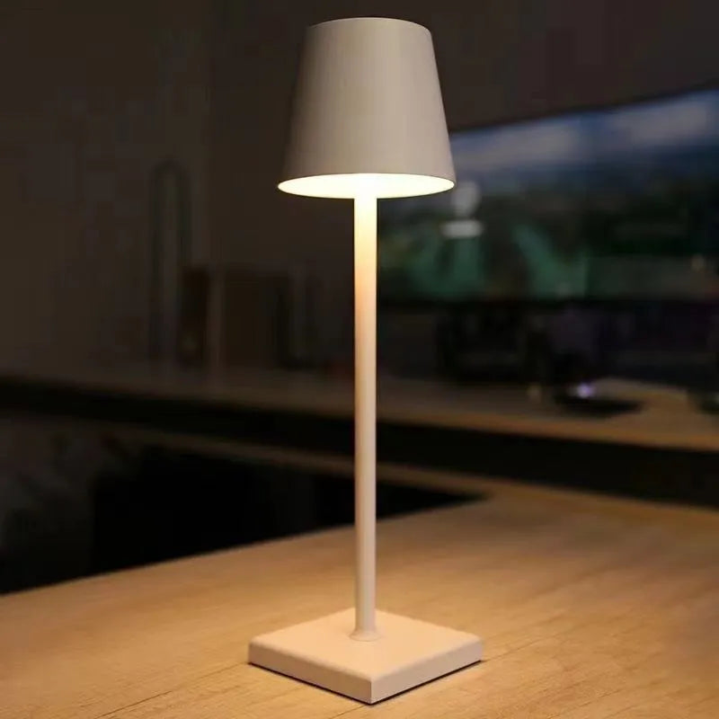 Luminária de Mesa Recarregável
